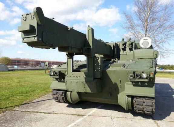 <p>
  <strong>POYRAZ</strong>
</p>
<p>Poyraz 'Fırtına Obüsleri'ne kesintisiz güç sağlıyor. TSK'nın modern 'Seyit Onbaşısı' olarak adlandırılan Poyraz Mühimmat Transfer Sistemi savunmada aktif olarak kullanılıyor.</p>