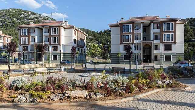 <p>
  <strong>TOKİ KAYSERİ KURA ÇEKİMİ SONUÇLARI AÇIKLANDI MI?</strong>
</p>
<p>Saat 11:00'da Kadir Has Kongre Merkezi ve Spor Merkezi'nde gerçekleştirilecek. TOKİ kura sonuçlarını haberimizde yer alan linkten, öğrenebilirsiniz.</p>
<p>
  <a href="https://www.turkiye.gov.tr/toki-kura-sonucu-sorgulama">TOKİ KAYSERİ KURA SONUÇLARI SORGULAMA EKRANI İÇİN TIKLAYINIZ</a>
</p>
<p>Kura sonuçları, TOKİ'nin resmi internet adresi üzerinden sorgulanabiliyor. TOKİ'nin www.toki.gov.tr internet adresini açtıktan sonra "Satış&amp;Duyurular" sekmesinin altında yer alan "Kura Sonuç Sorgulama" sekmesine tıklayın. Burada hak sahibine ait T.C. kimlik numarasını girdikten sonra kura sonuçları sorgulanabiliyor.</p>