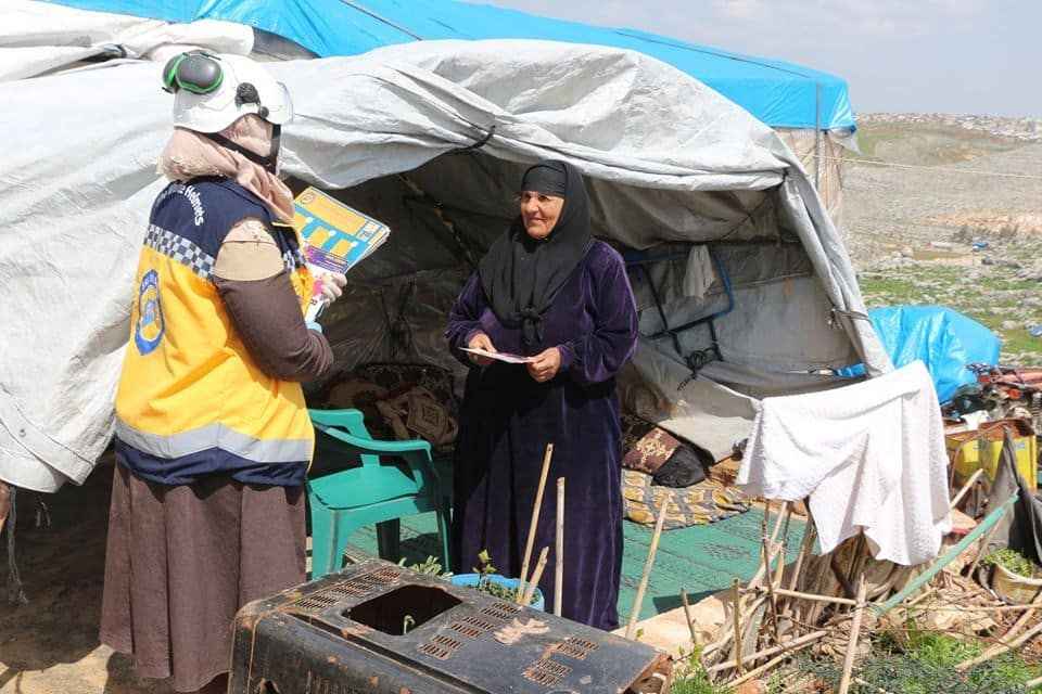 Beyaz Baretliler İdlib halkını koronavirüse karşı bilinçlendiriyor