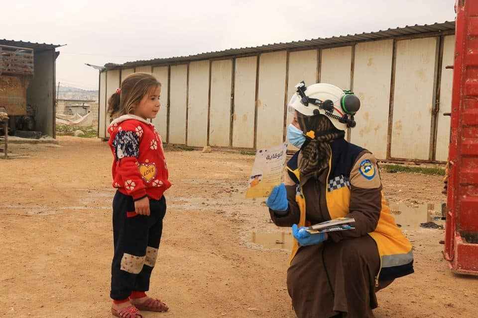 Beyaz Baretliler İdlib halkını koronavirüse karşı bilinçlendiriyor