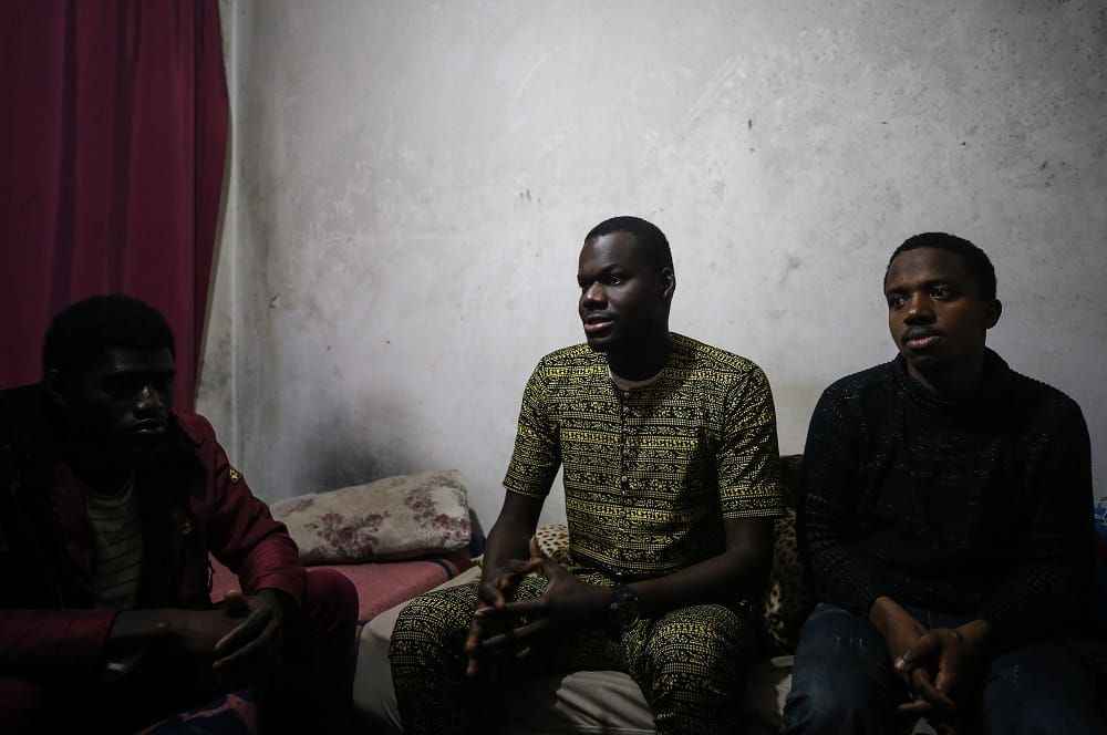 <p>Afrika'nın değişik ülkelerinden daha iyi bir yaşam umuduyla İstanbul'a gelen Afrikalılar, genellikle günlük işler yaparak hayatta kalmaya çalışıyor. </p>