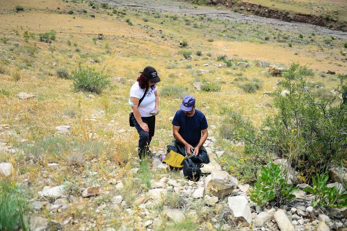 <p>Fakat bunu net bir şekilde söyleyebilmek için de paleontolog hocalarımızla birlikte yaş tahlillerini yapmamız lazım.</p>