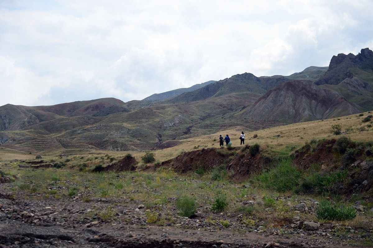 <p>Bu manada paleontoloji konusunda uzman hocalarımız burada araştırma yapacaklar ve yapıyorlar da, araştırmalar devam ediyor." şeklinde konuştu. </p>