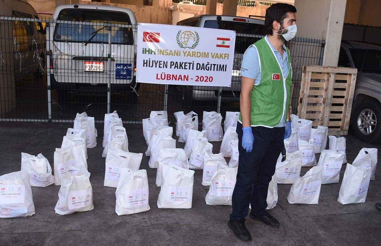 <p>Patlamanın hemen ardından Beyrut’ta sağlık merkezlerinde ilaç sıkıntısı yaşanmıştı. </p>