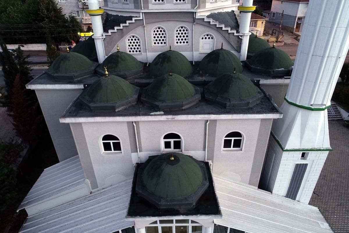 Hırsızlar 3 kez girdi: Kırklareli'nde caminin alemleri çalındı