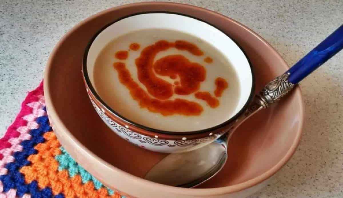 <h3>Hörre çorbası tarifi için gerekli malzemeler</h3>
<p>2-2,5 yemek kaşığı tereyağı, 1 çay kaşığı tuz, 1 çay kaşığı karabiber, 1 tatlı kaşığı salça, 3 yemek kaşığı un, 4-5 s bardağı su.</p>