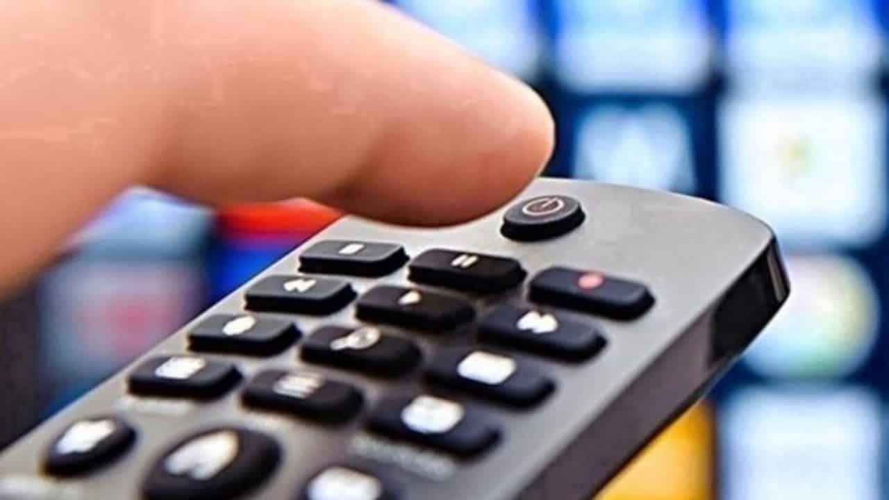 <p>Normalleşme süreciyle beraber birçok dizi veya program tekrardan ekranlara gelmeye başladı. Bugünün yayın akışına baktığımız zaman Sen Çal Kapımı, Kuruluş Osman, Sadakatsiz, Güvercin, Doğduğun Ev Kaderindir, Emanet ve Benim Adım Melek gibi dizi, film ve programlar sizleri bekliyor. Peki, Bugün TV’de neler var?  İşte ATV, Show, Star, Kanal D, TRT 1, Fox, Tv8 11 Kasım Çarşamba yayın akışı 2020...</p>
<p>
  <strong>BUGÜN TV’DE NELER VAR? ATV, SHOW, STAR, KANAL D, TRT 1, FOX, TV8 11 KASIM ÇARŞAMBA YAYIN AKIŞI 2020</strong>
</p>
<p>Diriliş Postası olarak hazırladığımız TV yayın akışından bugün kanallarda hangi yapımların olduğunu öğrenebilirsiniz. İşte 11 Kasım Çarşamba yayın akışı!..</p>