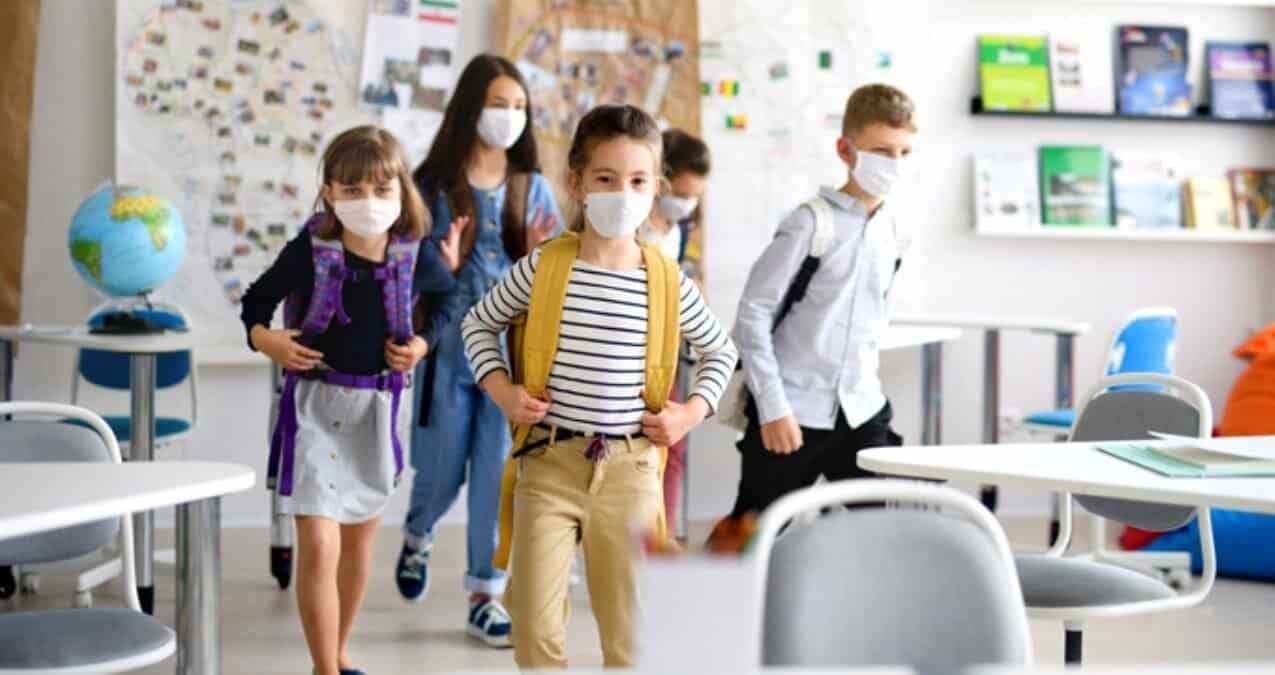 <p>OKULLAR NE ZAMAN TATİL OLACAK?</p>
<p>Milli Eğitim Bakanı Ziya Selçuk, ”Çocuklar beni okulda görür görmez “Hoca’m, ara tatil olacak mı?” diye soruyor. Meraklarını giderelim: Yavrum, ara tatiller hakkınızdır. Elbette olacak. 16 Kasım Pazartesi günü tüm öğrencilerimiz için bir haftalık ara tatil başlıyor. Şimdiden iyi ve sağlıklı tatiller diliyorum” açıklamasında bulundu.</p>
<ul>
<li>Birinci dönem ara tatili: 16 Kasım</li>
<li>Yarıyıl tatili: 25 Ocak 2021 - 5 Şubat 2021</li>
</ul>