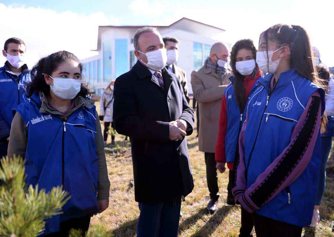 Türkiye'nin dört bir yanında milyonlarca fidan toprakla buluştu