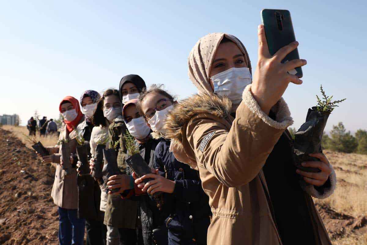 Türkiye'nin dört bir yanında milyonlarca fidan toprakla buluştu