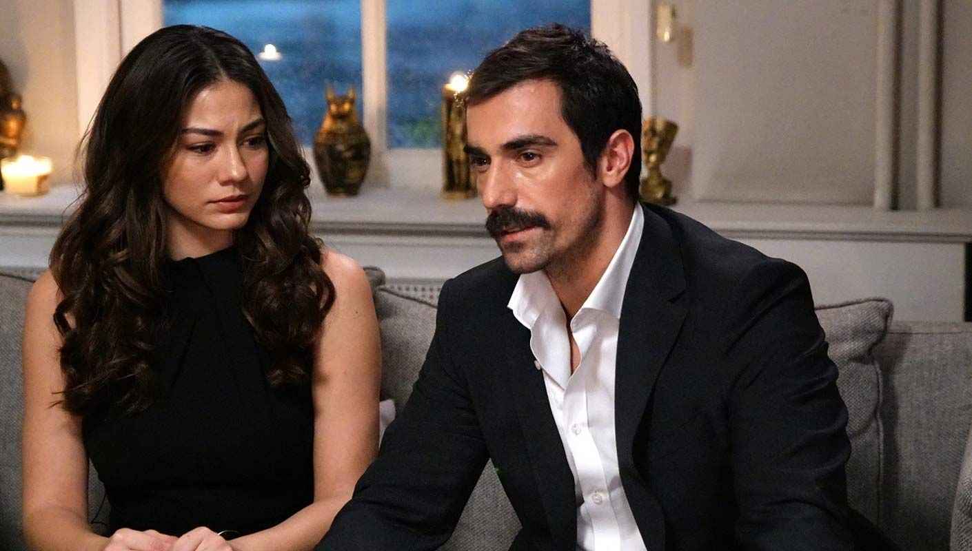 <p>
  <a href="https://www.tv8.com.tr/canli-yayin">
    <span style="color: #ff0000;">
      <strong>DOĞDUĞUN EV KADERİN 17. BÖLÜM CANLI İZLEMEK İÇİN TIKLAYIN!</strong>
    </span>
  </a>
</p>
<p>Doğduğun Ev Kaderindir dizisi Dr. Gülseren Budayıcıoğlu’nun kitabındaki gerçek hayat hikayesinden uyarlandı. Dizi Gülseren Budayıcıoğlu’nun Camdaki Kız isimli kitabından uyarlamadır.</p>