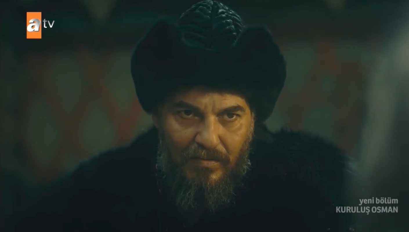 <p>Ekranların izlenme rekorları kıran Kuruluş Osman’daki yen isimler seyirciler tarafından merak ediliyor. Cüneyt Özdemir, Tamer Yiğit ve Burak Özçivit’in oyuncu kadrosunda yer aldığı Kuruluş Osman dizisinin bu hafta 33. yeni bölümü ekrana geliyor. Dizi ilerledikçe seyircinin bağlandığı Kuruluş Osman’da Yavlak Arslan kimdir sorusuna yanıt aranıyor. Çok heyecanlı anların yaşandığı Kuruluş Osman’ın oyuncu kadrosuna dair araştırma yapanlar Kuruluş Osman Yavlak Arslan kim? Muzaffereddin Yavlak Arslan hayatı nasıl? İşte merak edilen ayrıntılar…</p>