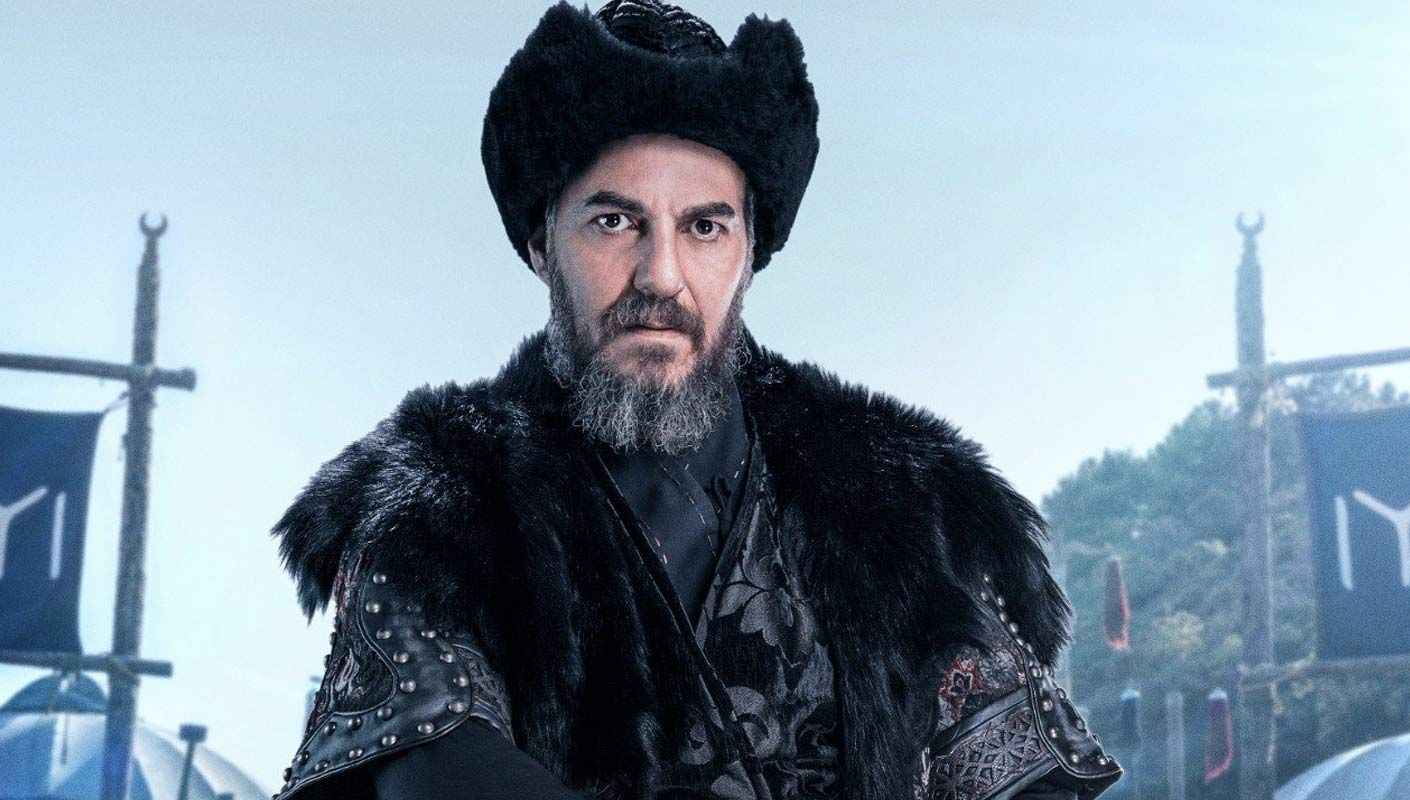 <p>
  <strong>Muzaffereddin Yavlak Arslan kimdir?</strong>
</p>
<p>Muzaffereddin Yavlak Arslan, 1280-1292 yılları arası hüküm sürmüş Çobanoğulları beyi. Saltukname'de "Melik Muzaffereddin" olarak da anılmaktadır.</p>
<p>
  <strong>Hükümdarlığı</strong>
</p>
<p>Hoylu Hasan'ın "Ḳavâʿidü’r-resâʾil" adlı eserinde Muzaffereddin Yavlak Arslan'ı "Melik'ül-ümera" ve "Sipah-bud-i diyar-i" unvanlarıyla anmasından tıpkı dedesi Hüsameddin Çoban dönemindeki gibi kendisinin de ûc beyi olduğunu, Kuzeybatı Anadolu'da Bizans'a sınırı olan bölgelerin korunması görevinin Çobanoğulları Beyliğine ait olduğu anlaşılmaktadır.</p>