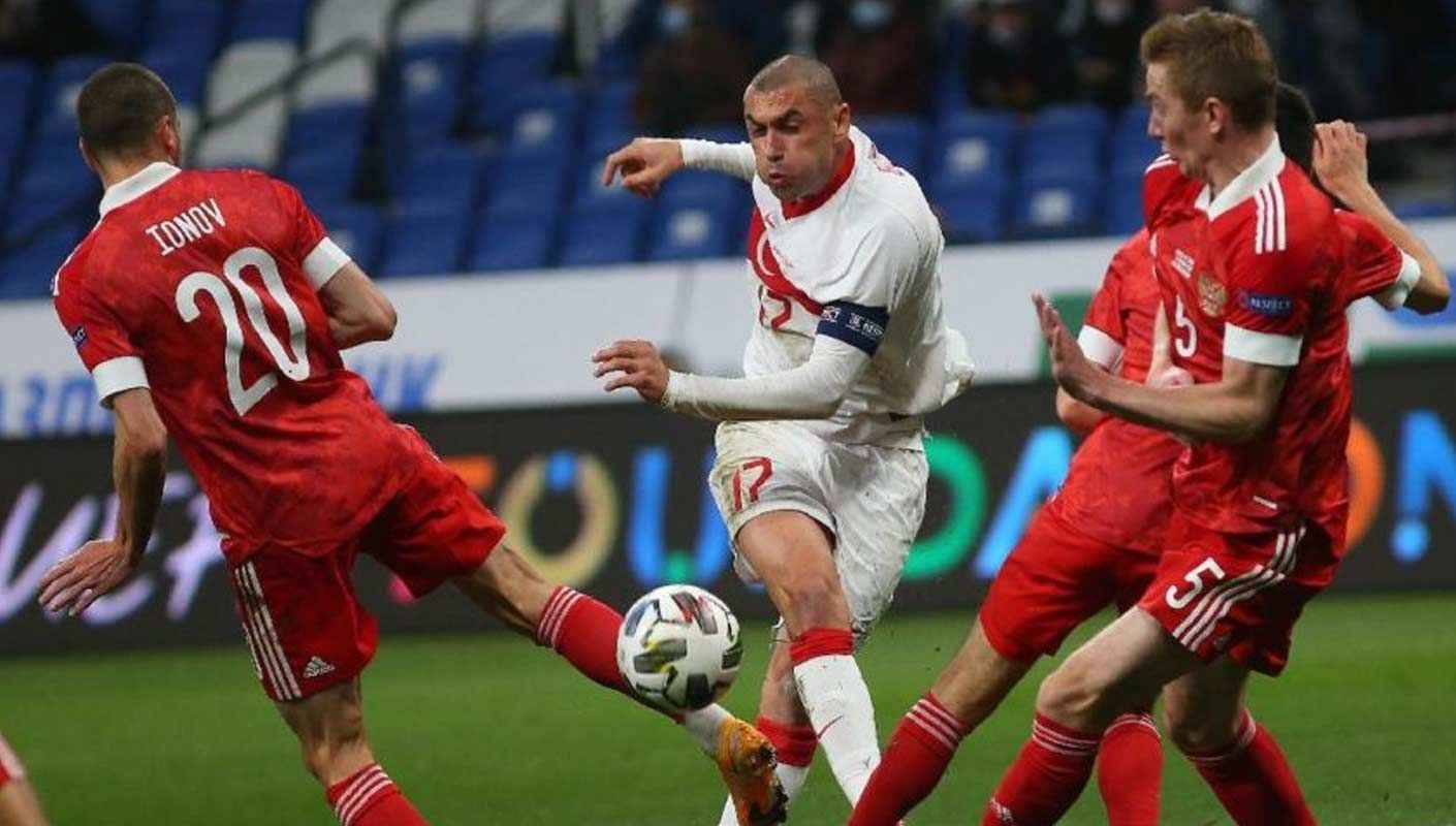 <p>
  <strong>İLK 11'LER</strong>
</p>
<p>Türkiye: Uğurcan, Nazım, Mert Müldür, Ozan Kabak, Caner Erkin, Orkun, Dorukhan, Okay Yokuşlu, Deniz Türüç, Cengiz Ünder, Cenk Tosun.</p>
<p>Hırvatistan: Sluga, Juranovic, Vida, Pongracic, Melnjak, Rog, Badelj, Pasalic, Brekalo, Orsic, Budimir.</p>