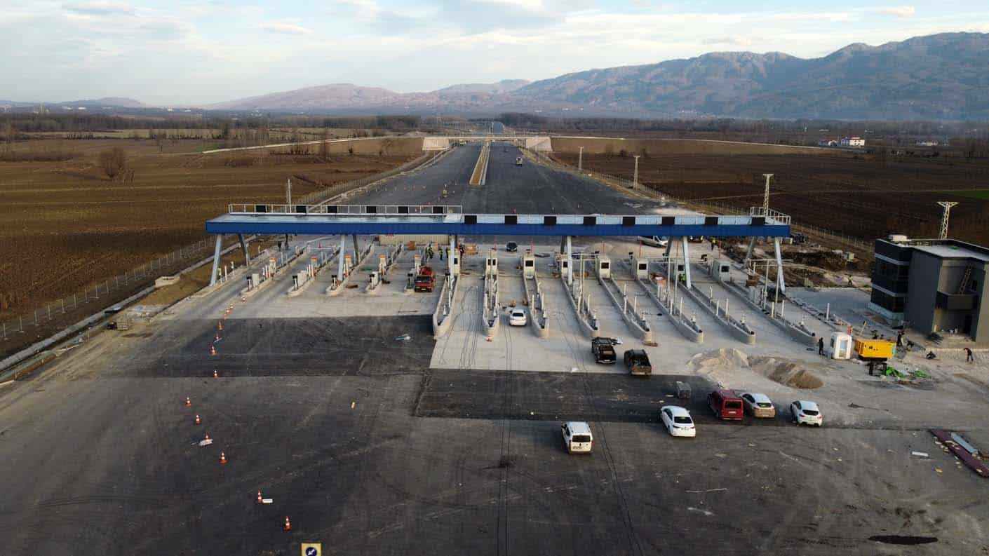 <p>İstanbul Kınalı'dan Sakarya Akyazı'ya uzanan projenin tamamı, 20 Aralık Pazar günü İzmit-Akyazı Kavşağı (Kesim-6) için yapılacak törenle hizmete alınmış olacak. </p>