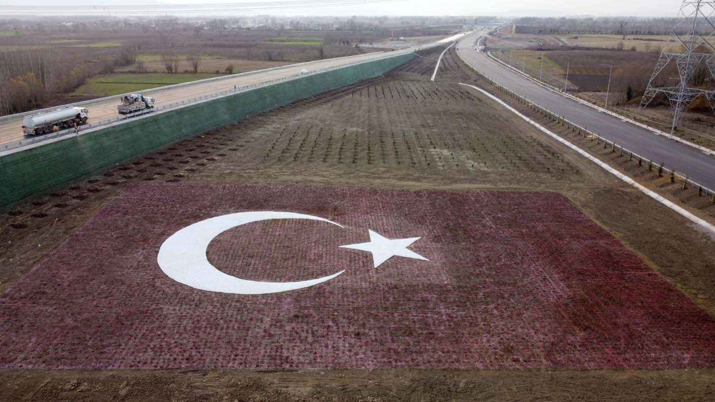 <p>Kuzey Marmara Otoyolu bünyesindeki bazı özel yapılar da mühendislik yönünden dikkati çekiyor.</p>