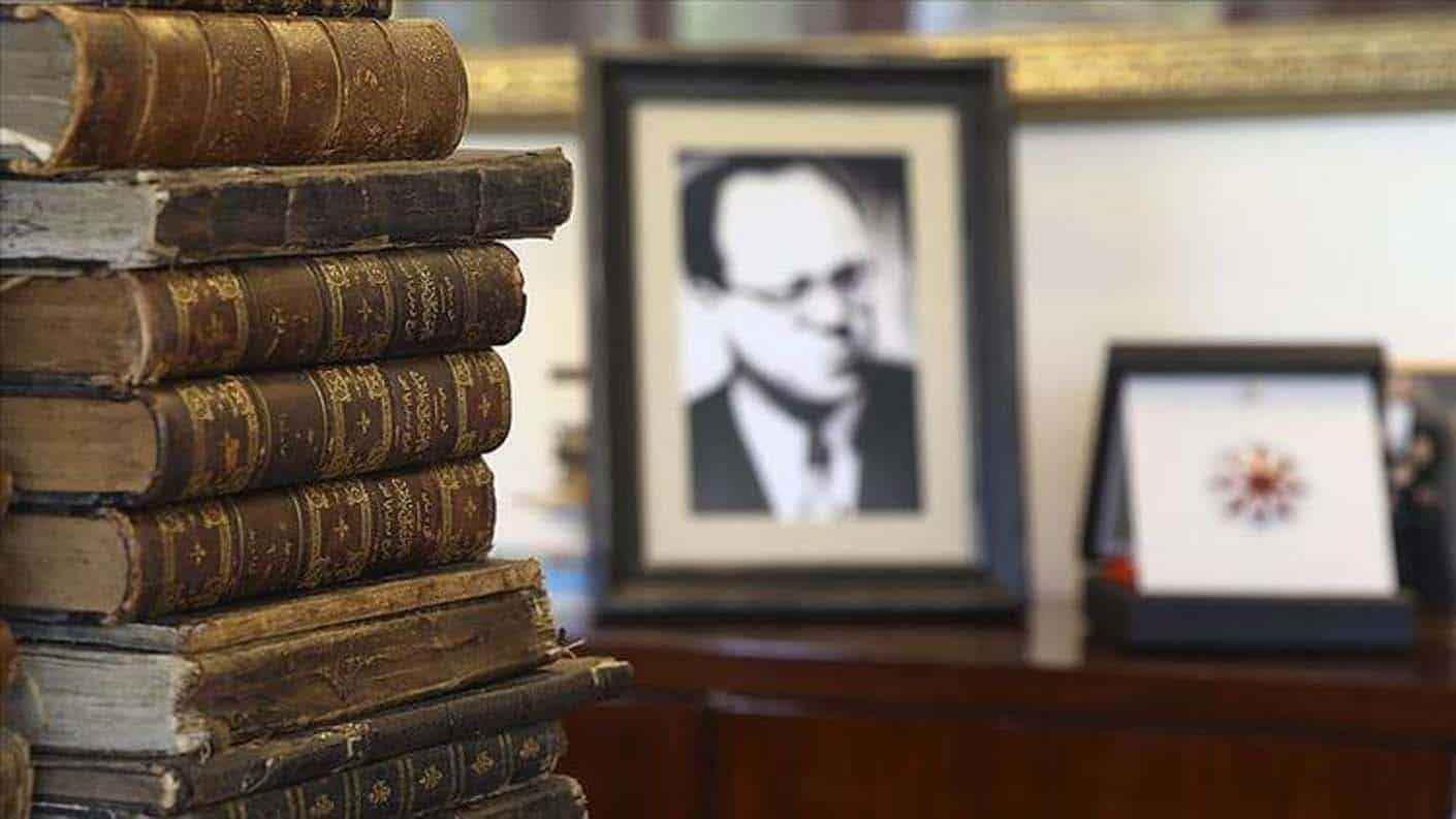 <p>Bazıları taçla doğar, bazıları kılıçla. Ben kalemle doğmuşum.</p>