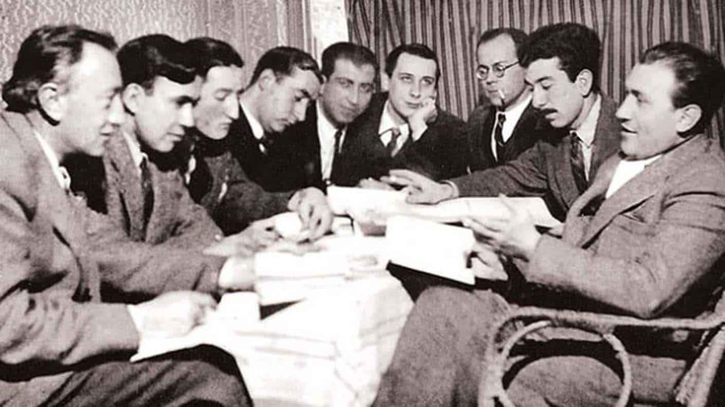 <p>İzm’ler idraklerimize giydirdiğimiz deli gömlekleridir.</p>
<p> </p>