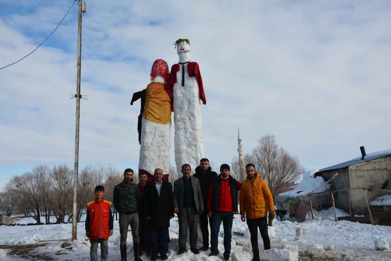 5 metrelik kardan gelin ve damat