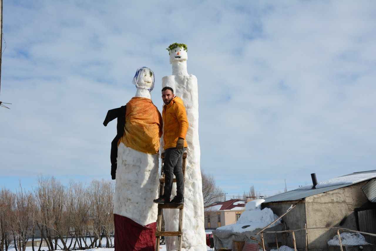 5 metrelik kardan gelin ve damat