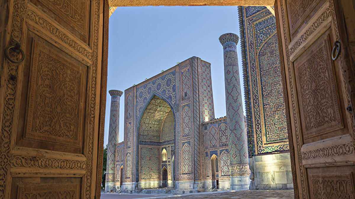 Semerkant, Özbekistan'ın doğusunda yer alan tarihi bir kenttir. Adı Soğdca taş kale- taş şehir anlamına gelen Semerkant, Orta Asya ve Türk tarihin en önemli kentlerinden biri olma özelliği taşımaktadır. Kentin sokaklarında bir gezintiye çıktığınızda karşınıza çıkan yapılarda bunu rahatlıkla anlamak mümkün.