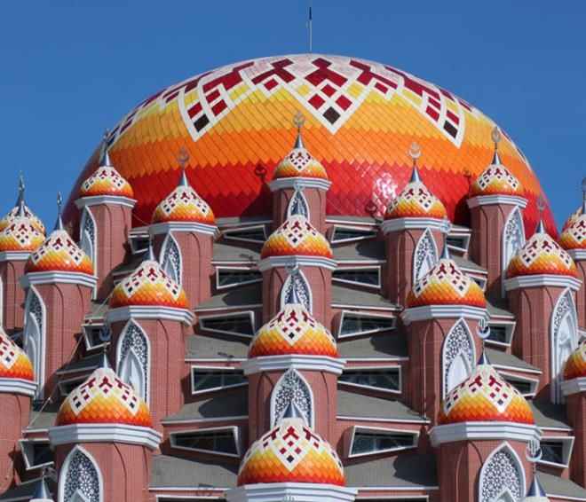 İhtişamıyla görenleri mest ediyor: 99 kubbeli caminin eşi benzeri yok