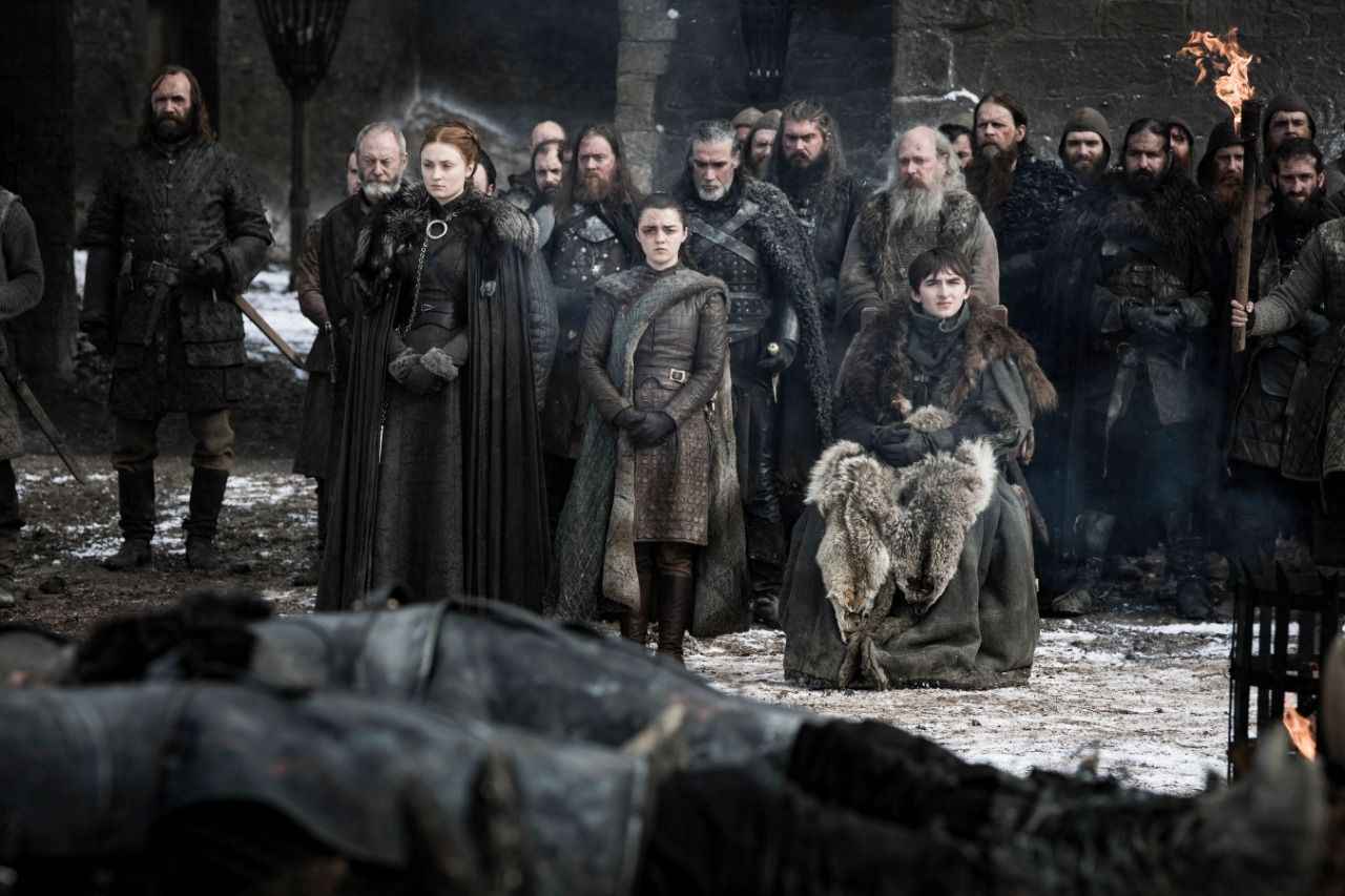 Game of Thrones (2011-2018) IMDB: 9.5

Game of Thrones, izleyicileri 1. sezonundan itibaren büyülemeyi başarmış efsanevi bir televizyon dizisi olarak tarihe geçiyor. Biz de efsaneleşen  Game of Thrones dizisi; konusu, oyuncuları, fragmanları ve müzikleriyle birlikte, bütünüyle huzurlarınıza getirmeye karar verdik. Bünyesinde barındırmış olduğu genç oyuncuların şimdilerde aranılan birer yıldız haline geldiği, usta isimlerin ise bir kez daha devleştiği Game of Thrones, eski ve ortaçağ konulu tarihi savaş filmlerini aratmıyor.