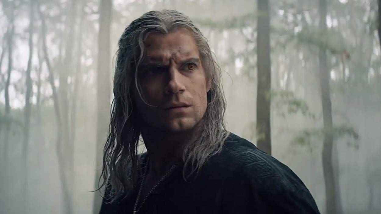 The Witcher (2019-) IMDb: 8.5

Türkiye’de son yıllarda en çok izlenen netflix dizileri listesinde yer alan The Witcher’ın yeni sezonu heyecanla bekleniyor. Fantastik bir dizi olan The Witcher’da, çok uzun yıllardır barış içerisinde yaşayan insanlar, cüceler ve elfler artık savaş halindedir. Ana karakterimiz The Witcher lakaplı Geralt of Rivia ise acımasız bir suikastçıdır. Kendisi durumun farkında olmasa da aslında kendisine vaat edilen bir kız çocuğu bu dünya düzenini değiştirecektir.