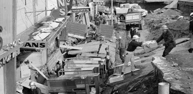 2. Alaska - 1964

Tam üç dakika boyunca süren deprem, 9.2 büyüklüğündeydi. Sadece 128 kişinin ölümüyle sonuçlanan deprem sadece Alaska’yı değil Kanada’yı da etkilemiştir.