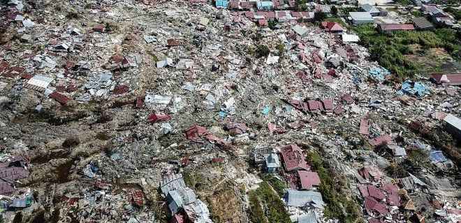 3. Endonezya - 2004

9.1 büyüklüğünde oluşan deprem ve ardından gelen tsunami 230 bin kişinin ölmüyle sonuçlandı. Asya’nın kuzeyi ve Afrika’nın doğusunda etkili olan deprem sonucunda, 1.7 milyon insan evsiz kalmıştır.