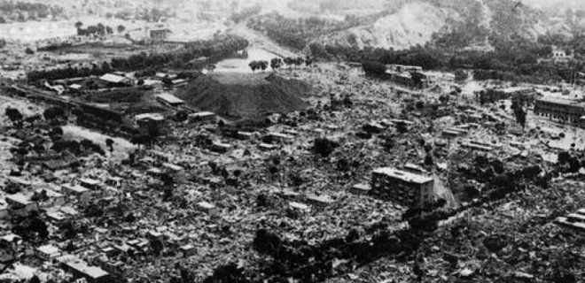 6. Çin - 1976

Çin’in Tangshan kentinde  7.8 büyüklüğünde meydana gelen deprem, 240 bin insanın ölümüye sonuçlandı. Yolların ve hastanelerin zarar görmesiyle depremzedelere çok zor koşullarda yardım edildi.