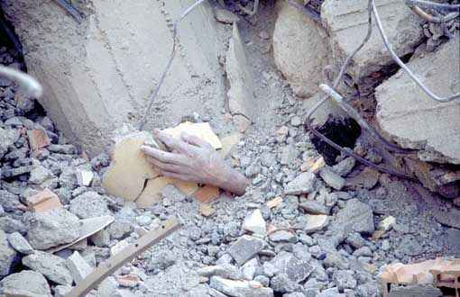 7. Gölcük - 1999

Gölcük merkezli 7.5 şiddetindeki deprem tüm Marmara Bölgesi’nde hissedildi. 14 bin 480 kişinin ölmüyle sonuçlanan Gölcük Depremi, son yüzyılın en büyük depremlerinden birisidir.