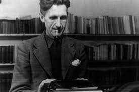 2. George Orwell 

İngiliz edebiyatının en önemli yazarlarından biri olan George Orwell 2019 yılında kendisini üne kavuşturan “Hayvan Çiftliği” kitabıyla çok satanlar listemizin müdavimlerinden biriydi. Distopya dendiğinde akla gelen ilk eserlerden biri olan “Hayvan Çiftliği” bir çiftlikte yaşayan hayvanların kendilerini yöneten insanlara başkaldırıp çiftliğin yönetimini ele geçirmelerini konu alıyor. Çarpıcı bir politik taşlama örneği olan bu eserin yanı sıra henüz okumadıysanız edebiyat tarihinin en çok okunan eserlerinden biri olan '1984'ü de incelemenizi öneririz. 
