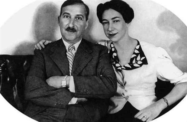 3. Stefan Zweig 

Roman, öykü, tiyatro gibi pek çok farklı türde eserler veren Avusturyalı yazar Stefan Zweig, Kidega okuyucularının 2019 yılında en çok okudukları yazarlardan biri oldu. “Amok Koşucusu” , “Satranç” , “Olağanüstü Bir Gece” gibi klasiklerle okuyucuyu bambaşka duygulara sürükleyen yazar, insan ruhunu derinlikli bir biçimde ele alan üslubuyla dikkat çekiyor. Yazarın psikolojik birikimini yansıttığı eserleri kesinlikle okunmaya değer. 