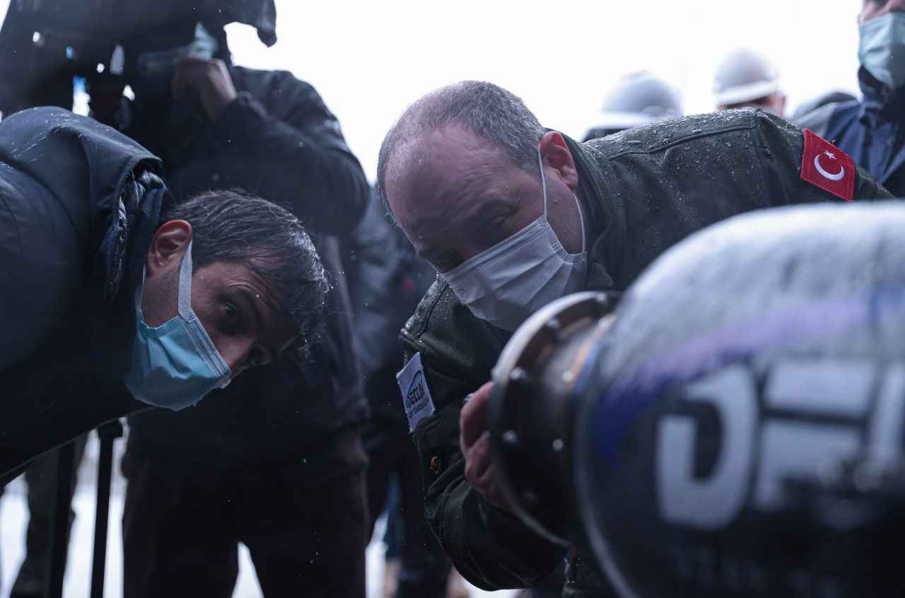 Varank, bilgisayar oyunlarından PUBG veya CS:GO tercihine yönelik soru üzerine de uzun uzun bu oyunları oynayacak vaktinin olmadığını ancak zaman zaman kafa dağıtmak için "Kafa Topu" oyununu oynadığını dile getirdi.