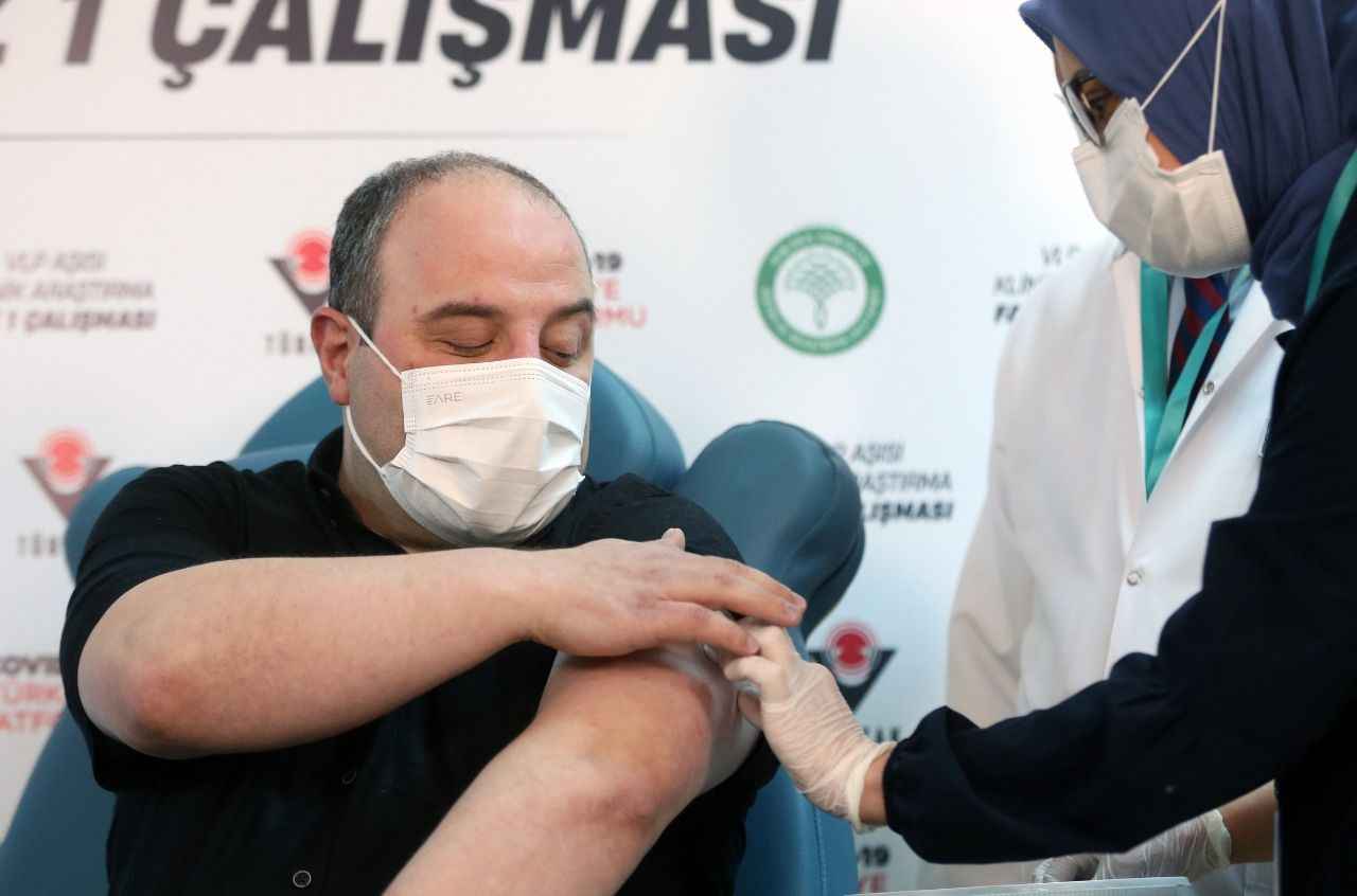 Varank, "Keşke şöyle bir özelliğim olsaydı dediğiniz eksik yanınız nedir?" sorusuna, "Eksik bir yanım yok da maalesef fazlalığım var, kilolarımdan çok muzdaribim. Onlardan kurtulmam lazım." yanıtını verdi. Varank, "Tüm repliklerini ezbere bildiğiniz bir film veya dizi var mı?" sorusunu ise Vizontele filminden "Peki Zeki Müren de bizi görecek mi?" repliğiyle cevapladı.