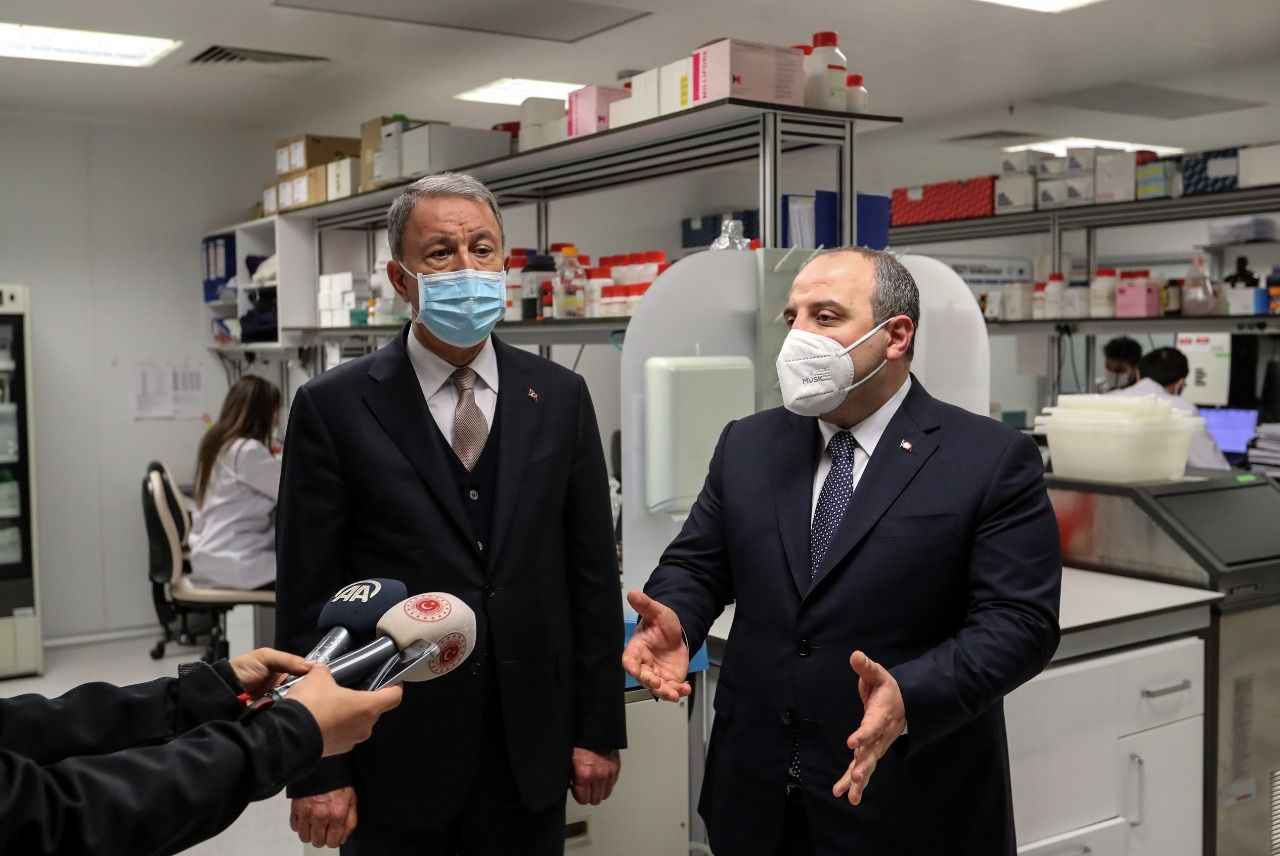 Varank, memurluğu mu, yoksa özel sektörü mü önerdiği sorusu üzerine, gençlere girişimciliği düşünmeleri tavsiyesinde bulundu.

Özellikle ticarileşmeye uygun bir fikri olan gençlerin bunu hayata geçirmek için gayret göstermelerini isteyen Varank, "Gerçekten risk aldığınızda büyük işler başarabilirsiniz. Sanayi ve Teknoloji Bakanlığı olarak bütün genç girişimcilerimizin yanındayız, onları desteklemeye devam ediyoruz. Devletimizin verdiği imkanlardan lütfen faydalanın." dedi.