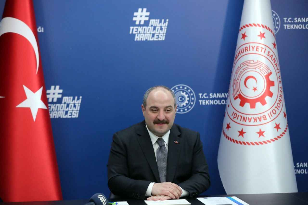 "Soyunuz Vikinglere mi dayanıyor?" sorusu üzerine, Vikingler ya da Varangiyanlar meselesine DNA testi de dahil olmak üzere kafa yorduğunu anlatan Varank, "Sülalemizin fiziksel özelliklerine ve soyadımızın tarihi gelişimine baktığımda böyle bir ihtimalin olduğunu düşünüyorum." ifadelerini kullandı.