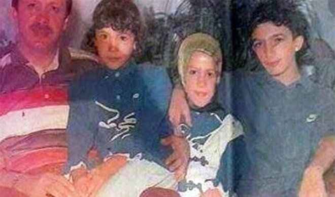 Aynı yıl ilk kızı Esra Erdoğan dünyaya gözlerini açtı. Havada yeni bir başlangıcın ümidi belirdi.