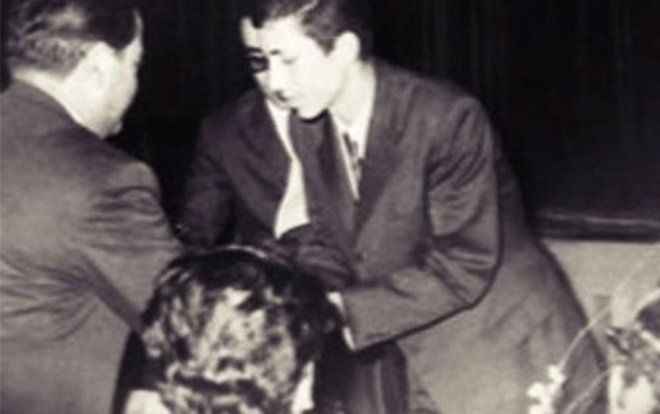 Lise döneminde şiir okuma yarışmalarından, liseler arası münazaralara, kompozisyon yarışmaları ve atletizmden, futbol turnuvalarına kadar pek çok sportif, sosyal ve kültürel etkinliğe katıldı..