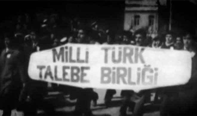 Milli Türk Talebe Birliği'nde çeşitli aktif görevler aldı. Bitmeyen enerjisi ile göz doldurdu, örnek oldu.