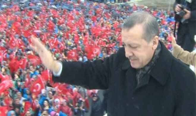 Zorluklar karşısında hak bildiği yolda zerre kıpırdamadı, geri adım atmadı. İradenin en sağlam halini herkese gösterdi.