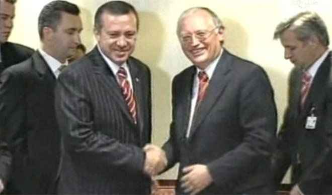 3 Ekim 2005 tarihinden itibaren AB ile tam üyelik müzakerelerinin başlamasını sağladı..