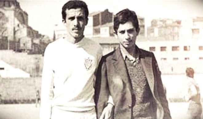 Erok Spor Kulübü'nde başladığı futbol hayatına amatör ligde Camialtı Spor Kulübünde devam etti..