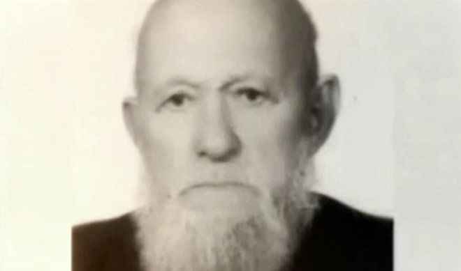 Sevinçler arka arkaya geldiği gibi, hüzünler de arka arkaya geliyordu. Ve o hüzünlerin en acılarından biri 1988 yılında yaşandı. Babası Ahmet Erdoğan dünya hayatına veda etti.