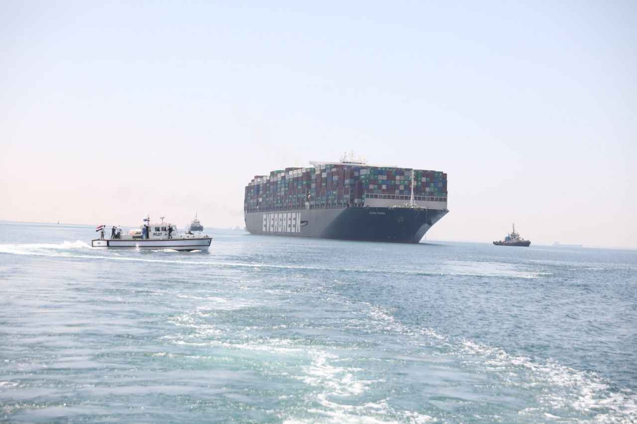 Haberde ayrıca, Süveyş Kanal İdaresinin bugün konuyla ilgili bir basın toplantısı düzenleyeceğine yer verildi.