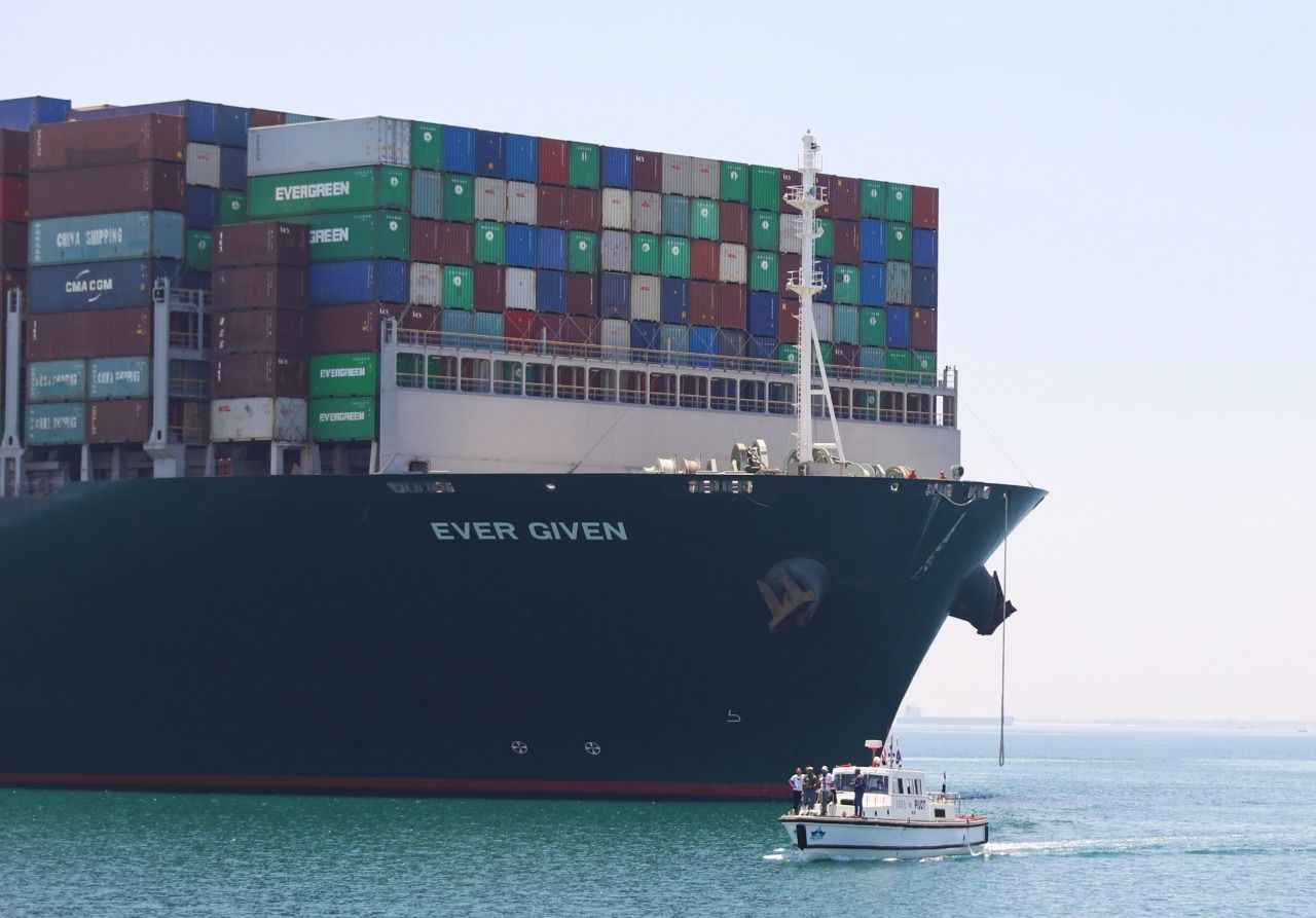 Süveyş Kanal İdaresi, 6 gün süren çalışmaların ardından 29 Mart'ta dev yük gemisini yüzdürme çalışmalarının başarıyla sonuçlandığını ve kanalın, deniz trafiğine açıldığını açıklamıştı.