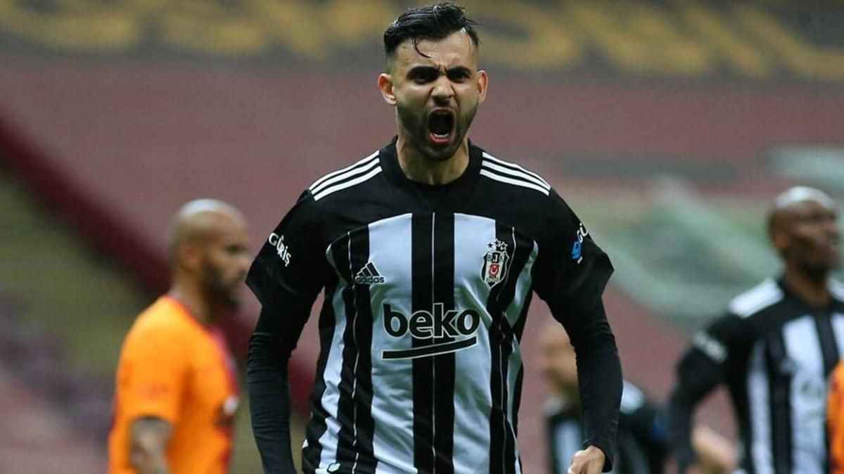 Ghezzal’ın Beşiktaş taraftarını ve Sergen Yalçın’ı çok sevdiğini söyleyen Mohamed Ghezzal, “Oğlum Beşiktaş’ta çok mutlu. Bu sezon Şampiyonlar Ligi’nde mücadele edecekler. Ghezzal yüzde 100 kariyerine Beşiktaş’ta devam edecek.