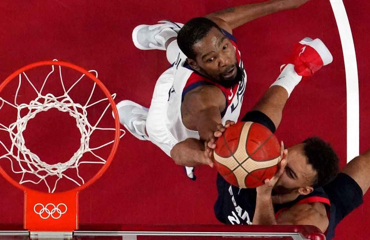 Oyunlarda 14. günün ardından 39 altın, 41 gümüş ve 33 bronz olmak üzere toplamda 113 madalyası bulunan ABD, sıralamanın zirvesinde yer aldı.