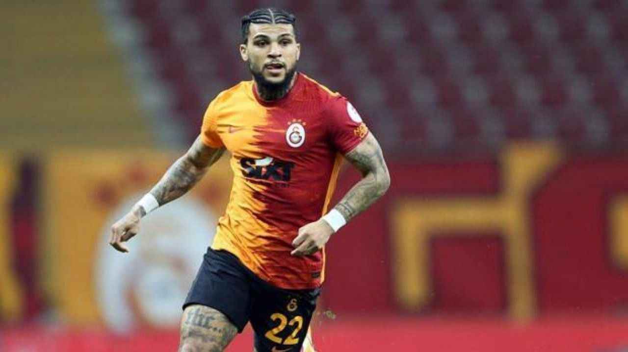 İddiaya göre Yedlin için ABD'den Galatasaray'a gelen teklifler var. Yedlin'i ABD'den iki takımın istediği ifade ediliyor. Yedlin ise şu aşamada İstanbul'dan ayrılmayı düşünmüyor.

Kaynak: Takvim